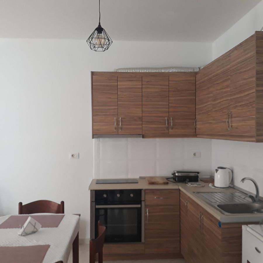Hotel Sea Breeze Sarande Bagian luar foto
