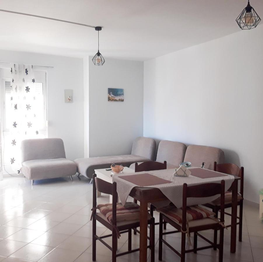 Hotel Sea Breeze Sarande Bagian luar foto