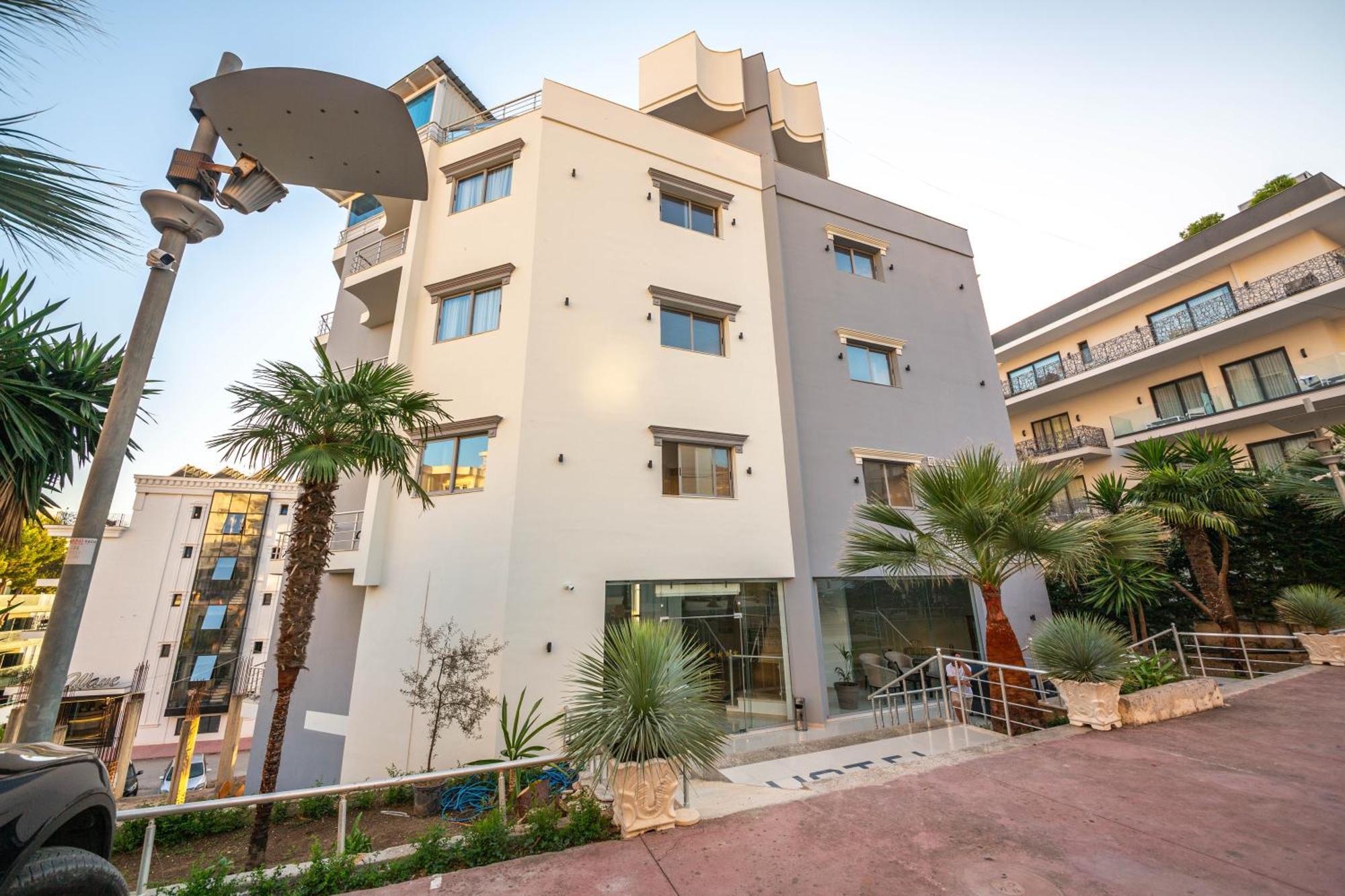 Hotel Sea Breeze Sarande Bagian luar foto