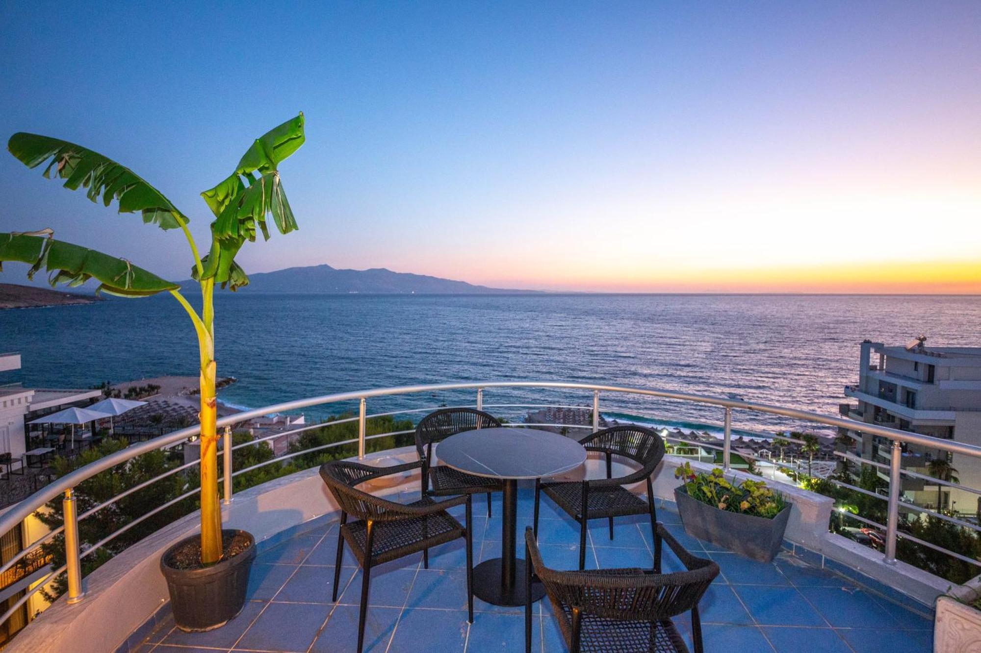 Hotel Sea Breeze Sarande Bagian luar foto