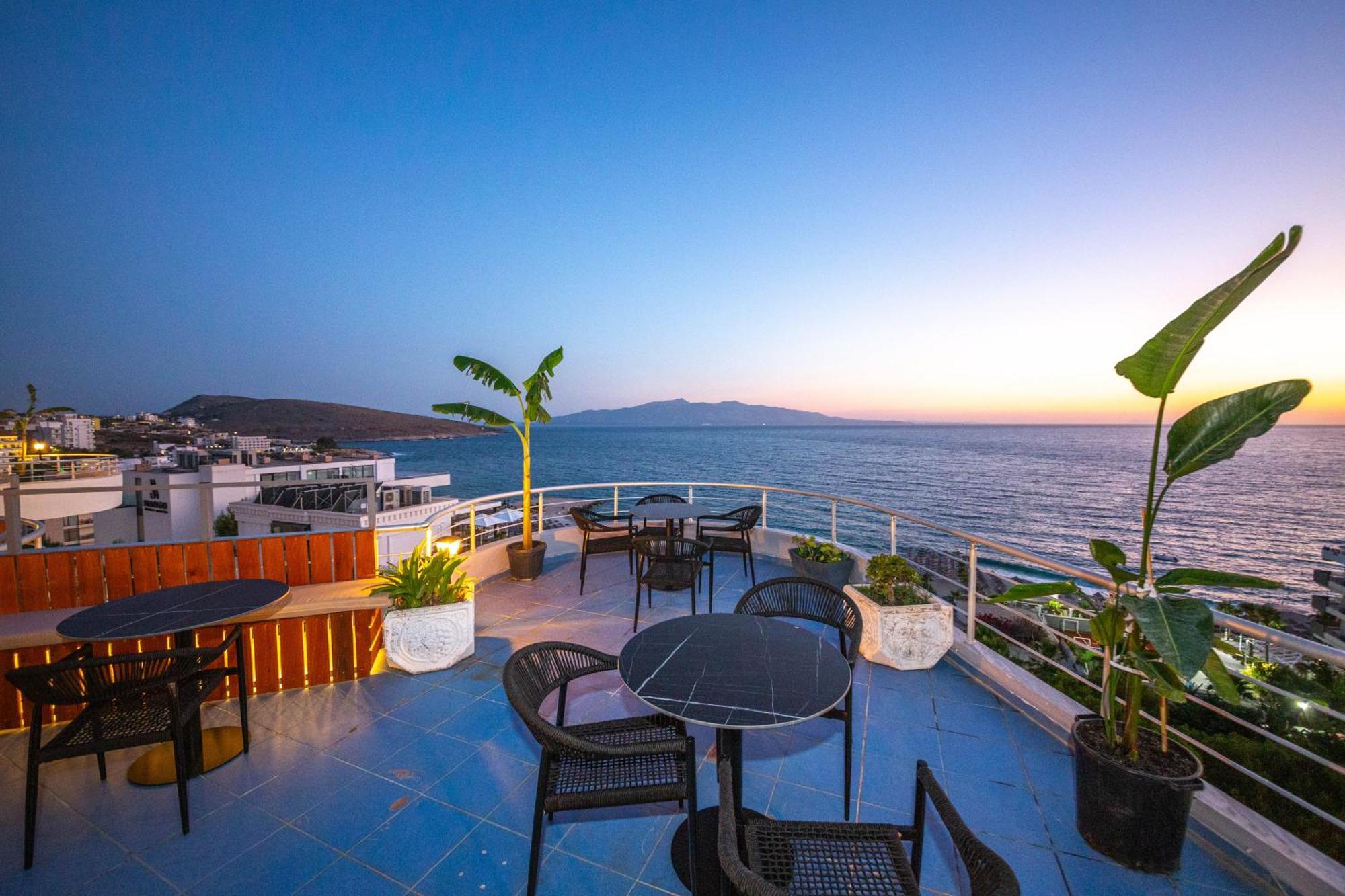 Hotel Sea Breeze Sarande Bagian luar foto