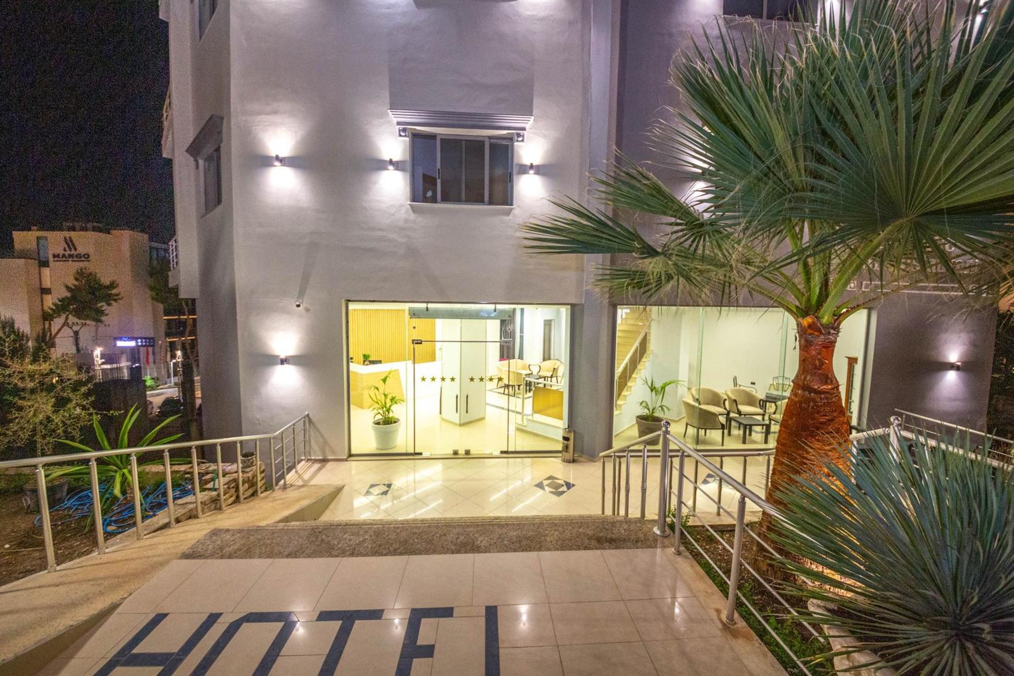 Hotel Sea Breeze Sarande Bagian luar foto