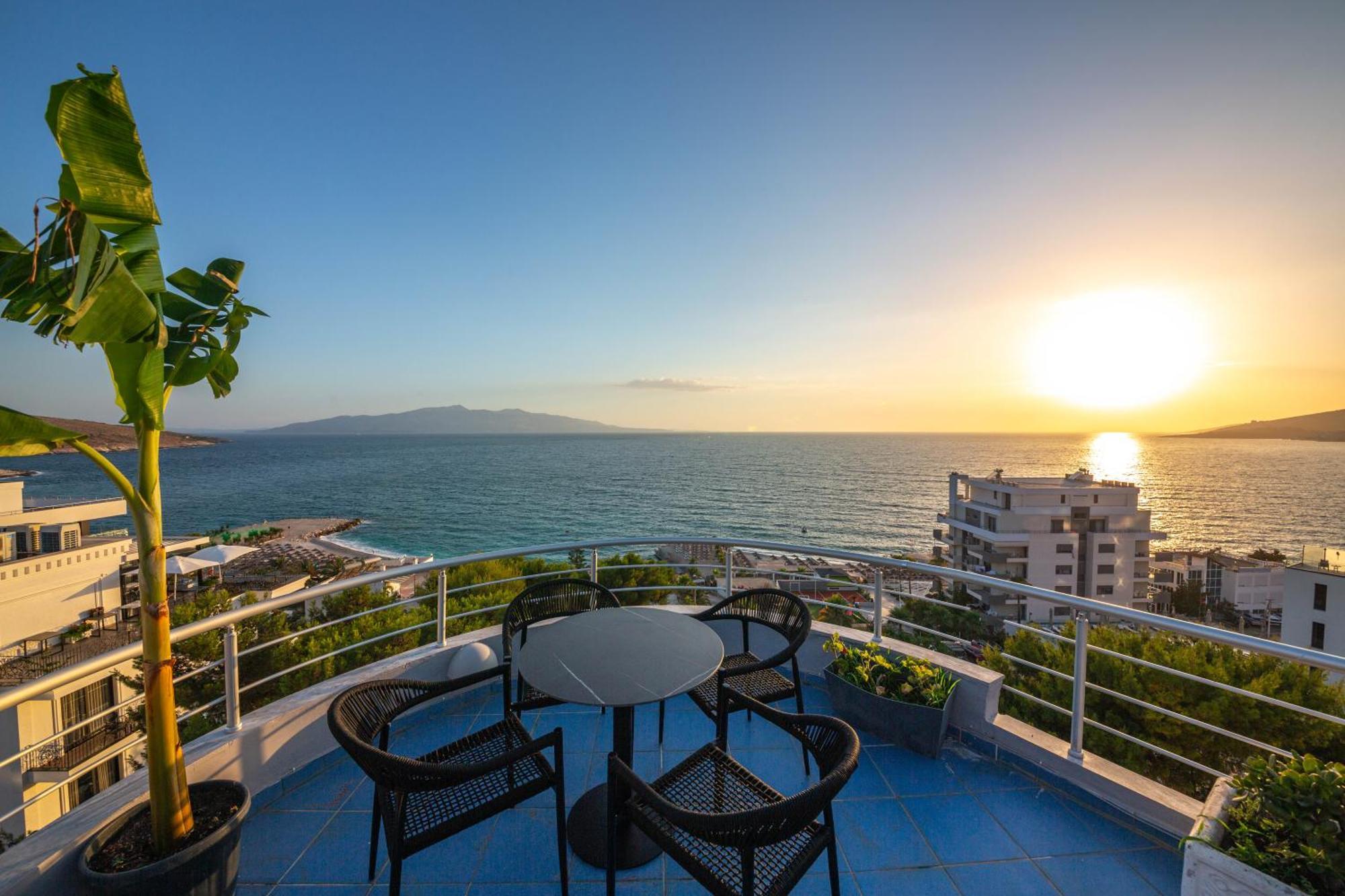 Hotel Sea Breeze Sarande Bagian luar foto