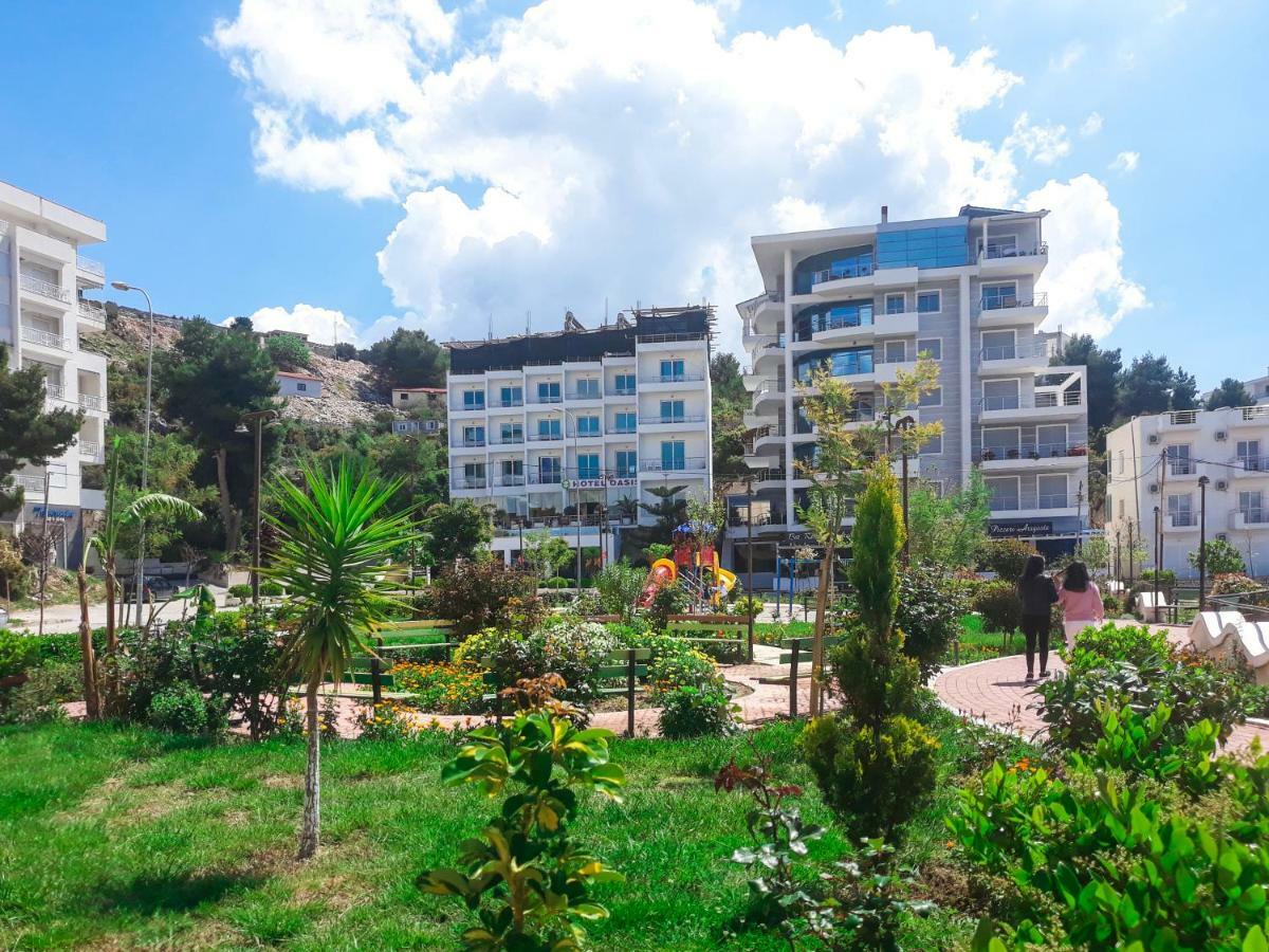 Hotel Sea Breeze Sarande Bagian luar foto